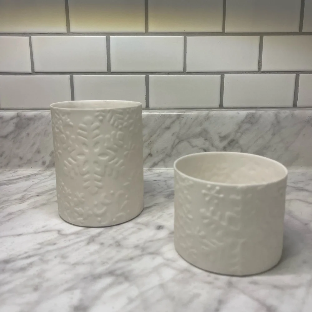 NWT Yankee Candle Porcelain Off-White Snowflake Tea-light Set. - Picture 5 of 5